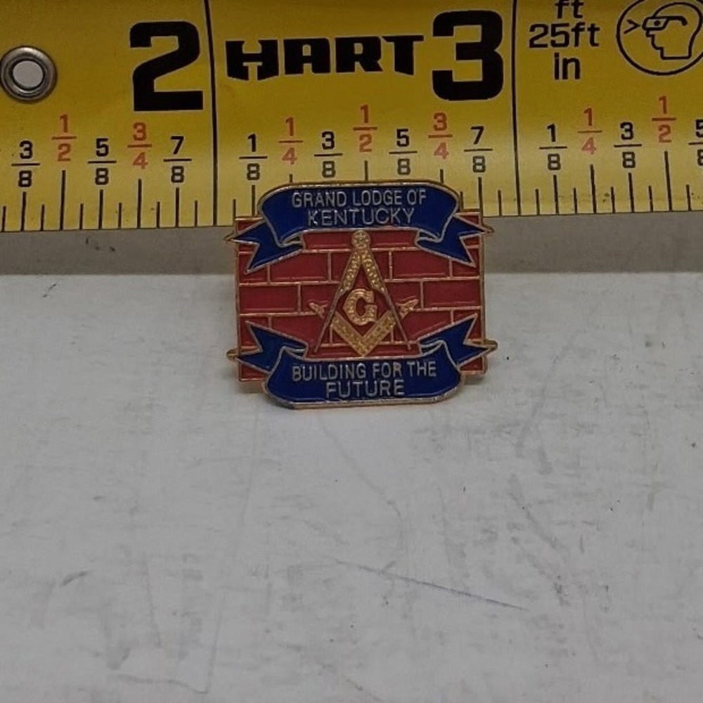 Grand Lodge of Kentucky Freemason Pin Building For The Future Masonic Gold Tone